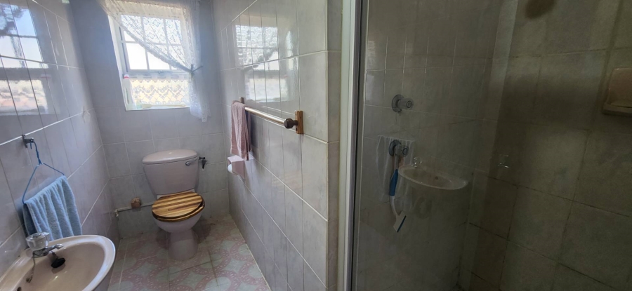 4 Bedroom Property for Sale in Fraaiuitsig Western Cape